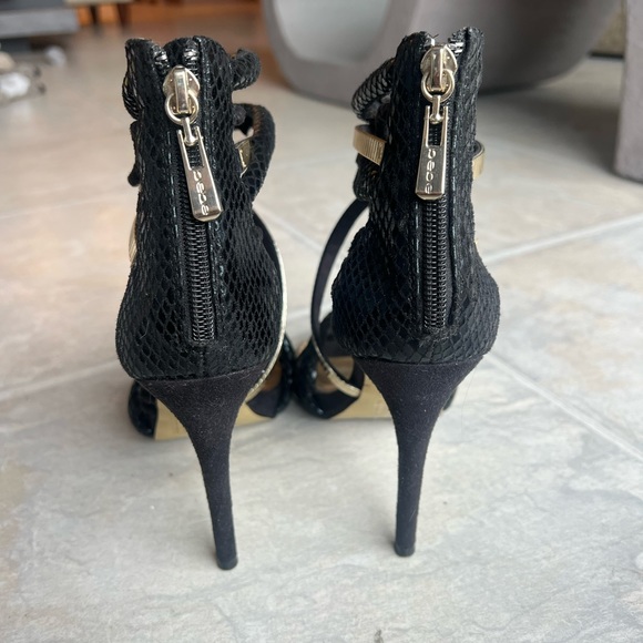 Black and gold Bebe heels - Picture 4 of 6